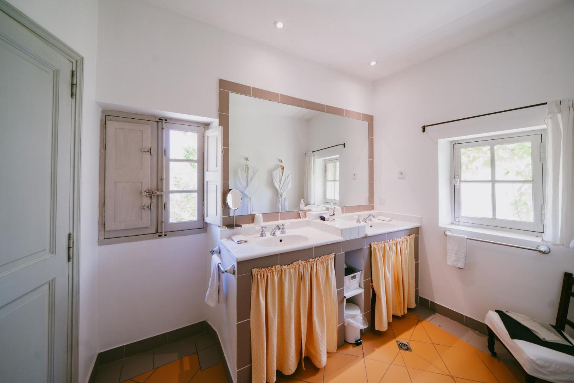 Bastide Rose Otel Le Thor Dış mekan fotoğraf